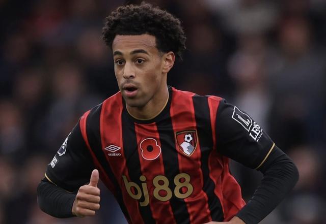 电讯报：泰勒-亚当斯可能是曼联所寻找的六号位的答案